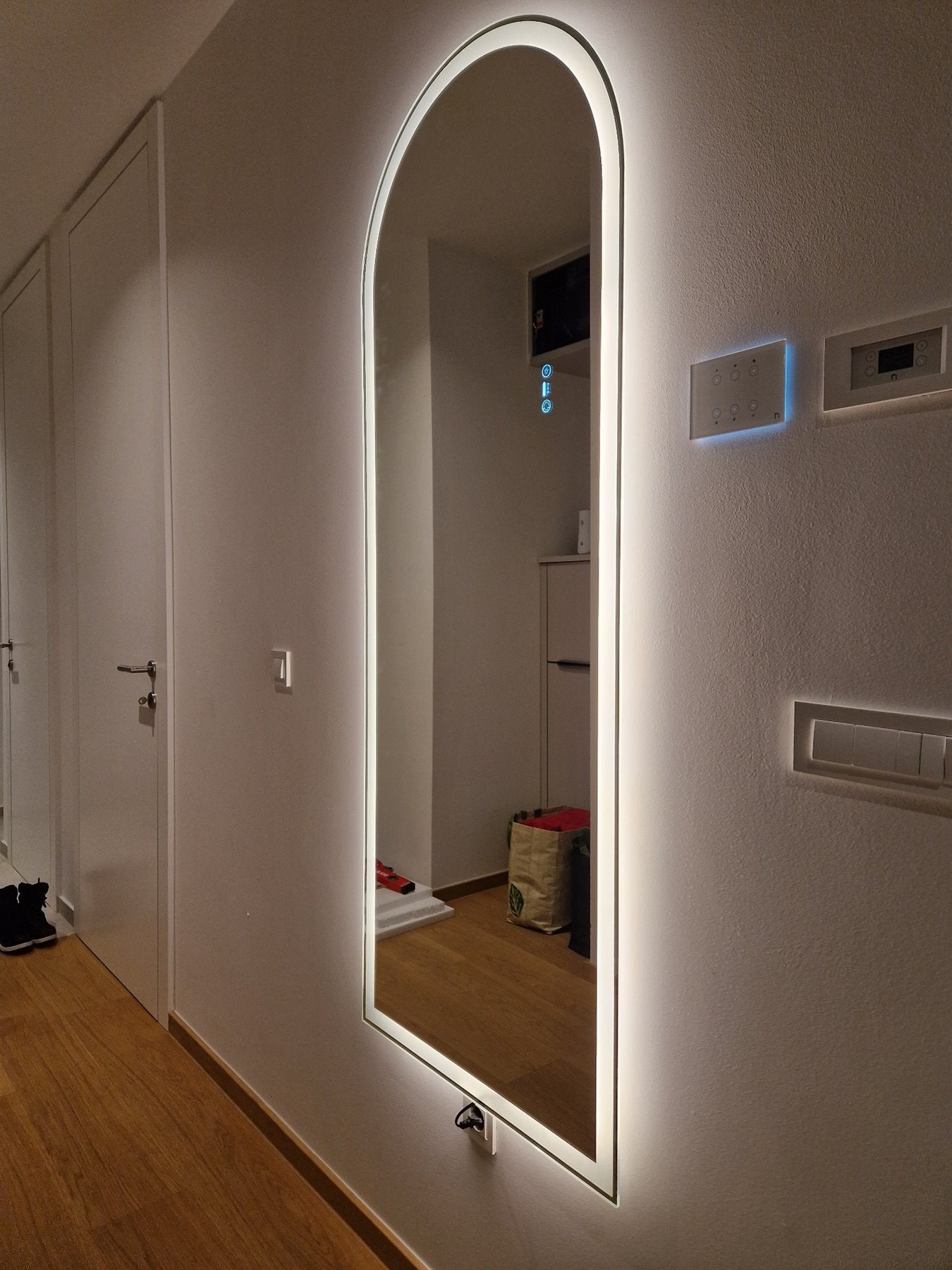 Upright LED mirror S620A in a hallway.